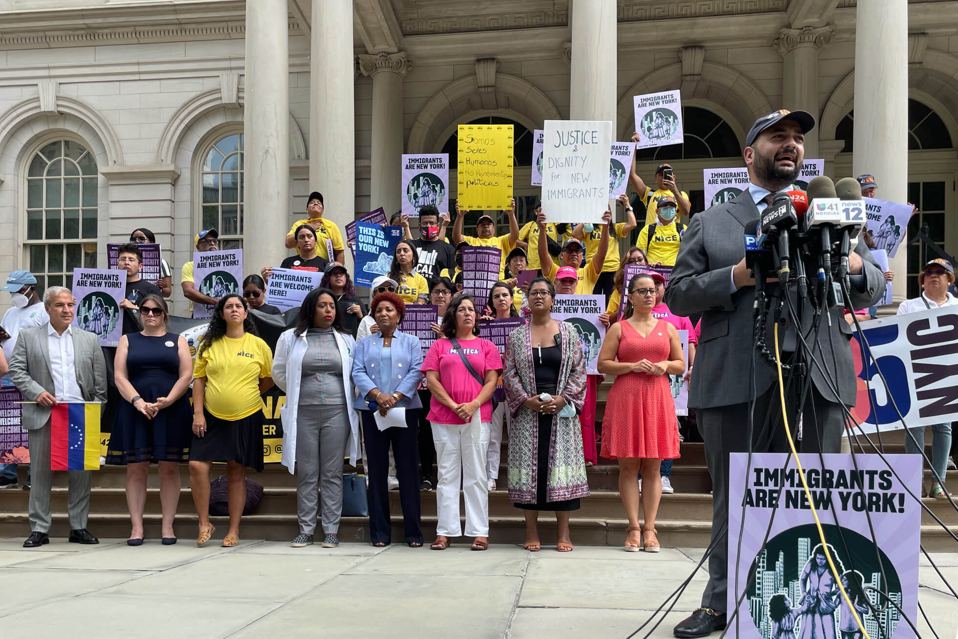 New York Immigration Coalition calls for coordinated response for asylum seeking new arrivals 4