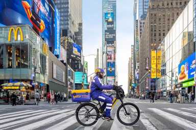 getir grocery delivery worker