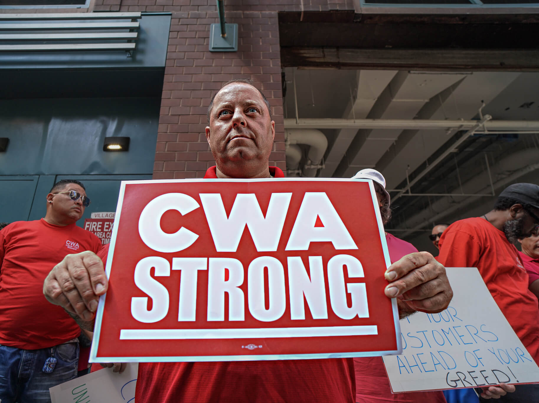 Union workers rally Con Edison