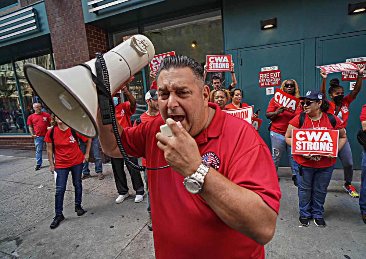 Union workers rally Con Edison