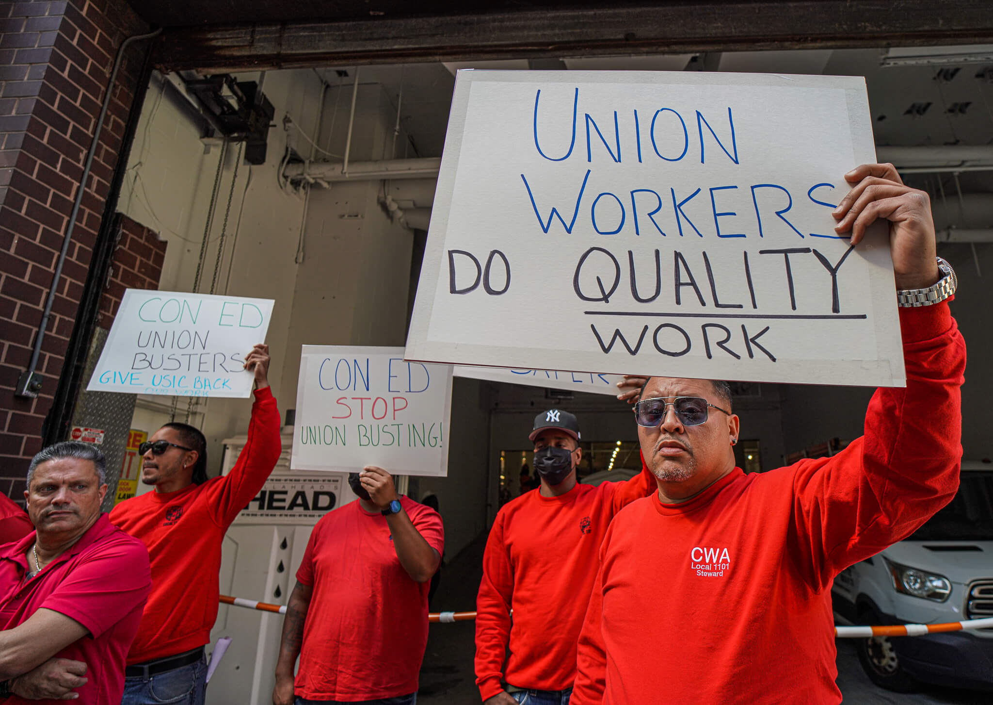 Union workers rally Con Edison