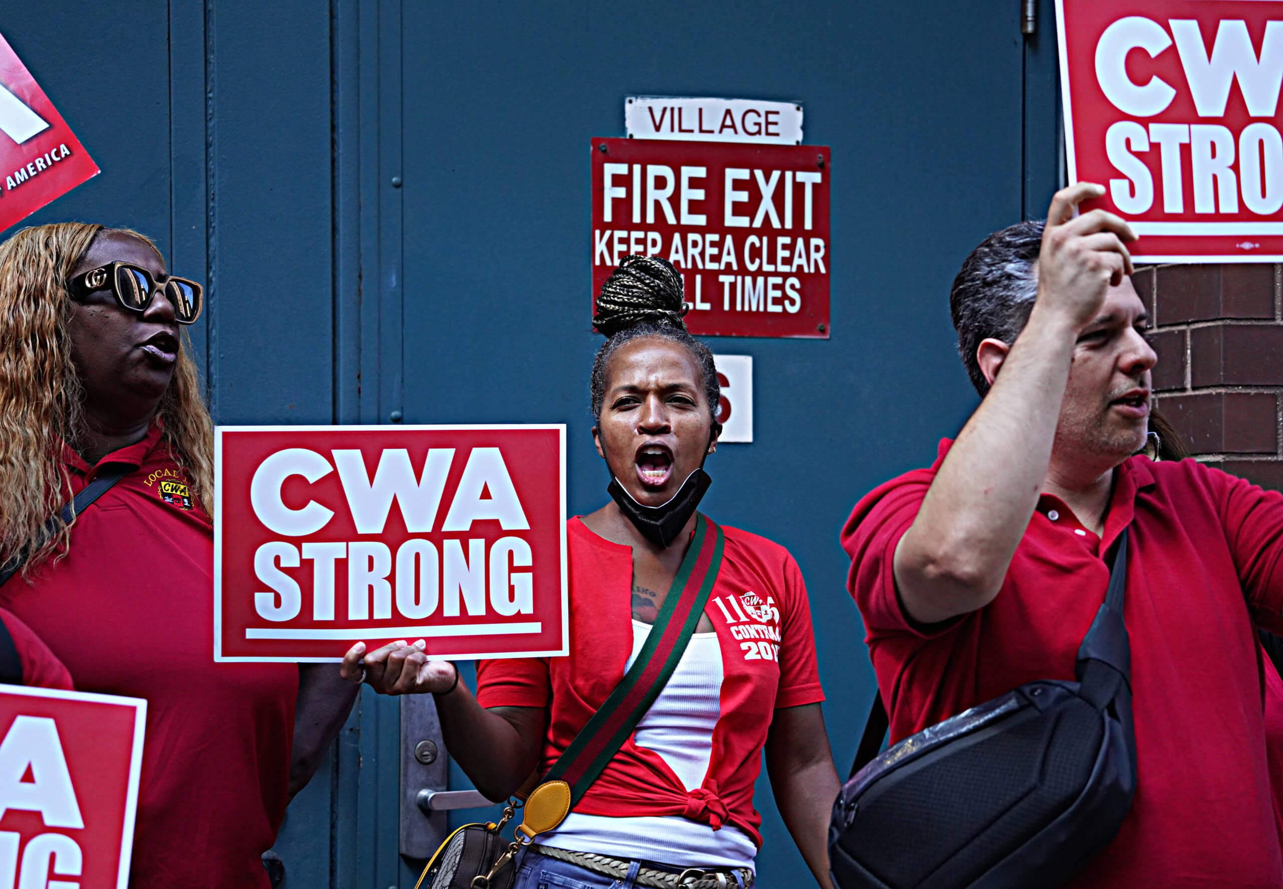 Union workers rally Con Edison