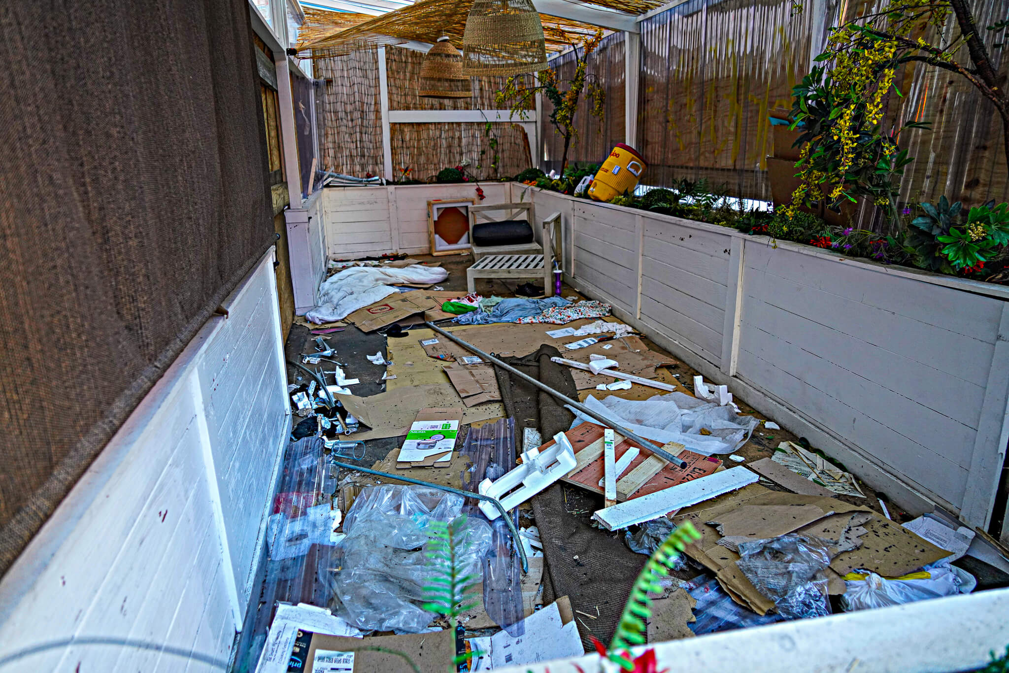 Shedding the shacks: DOT dismantles 100th decrepit dining shed to cheers of Lower Manhattan residents (EXCLUSIVE) 10