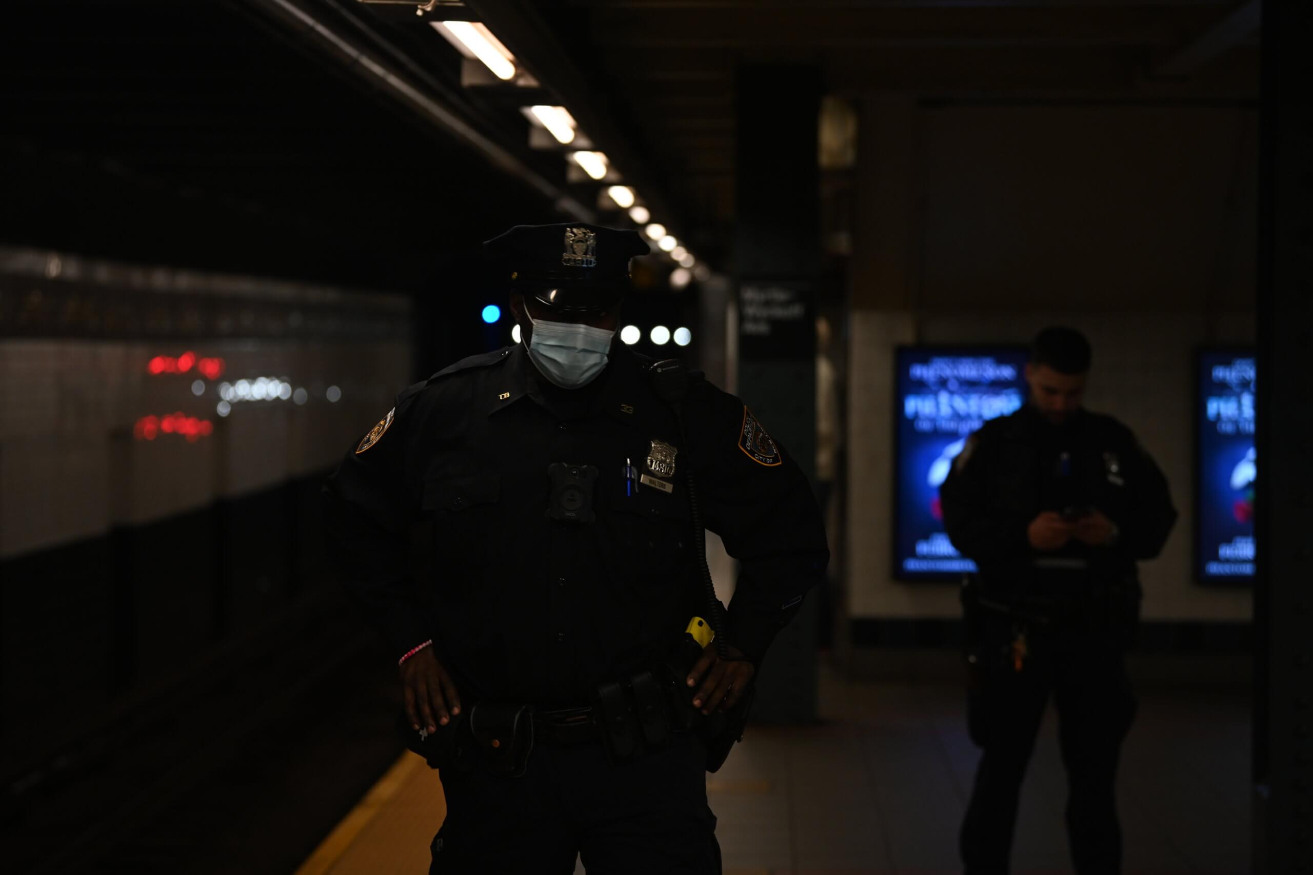 Suspect sought for pushing man onto Brooklyn train track 4