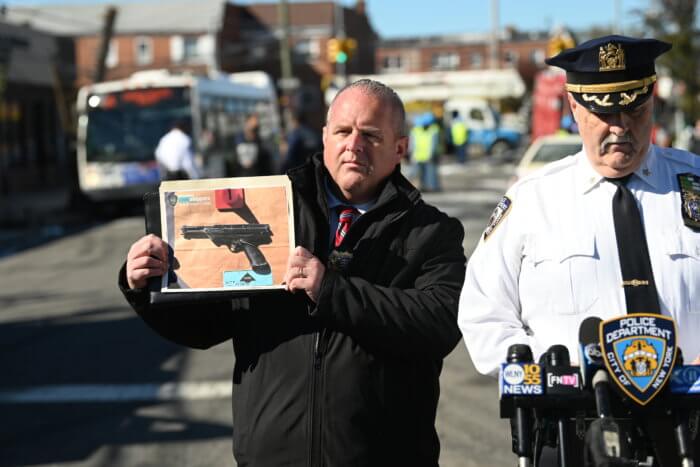Chaos in Queens: Man holds bus driver hostage, sets in motion hundreds losing power 4