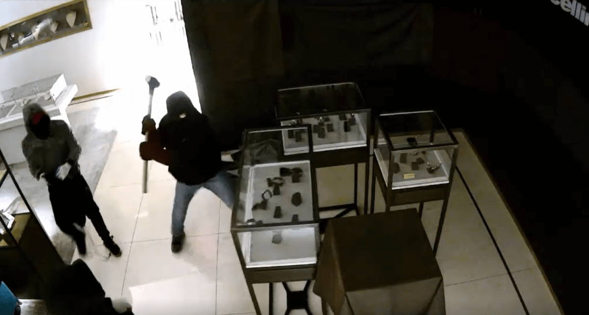 Thieves made out with half a million dollars of jewelry from Cellini in Midtown on Sunday.