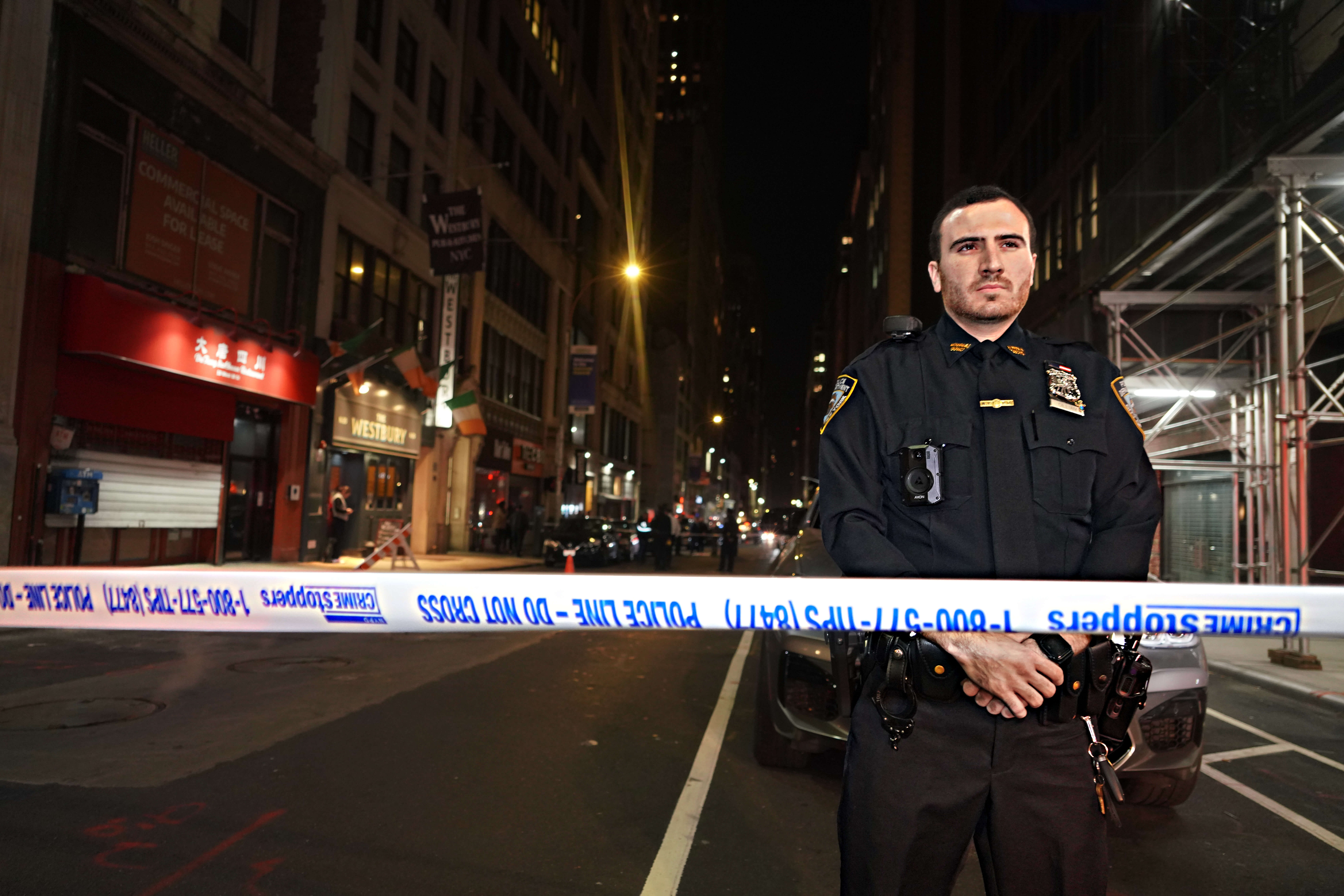 Cops seek suspects involved in brazen Midtown shooting 5