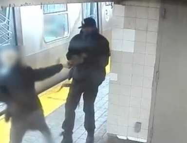 Midtown robber attacks man in subway station