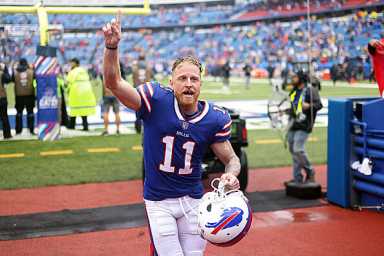Giants sign Cole Beasley