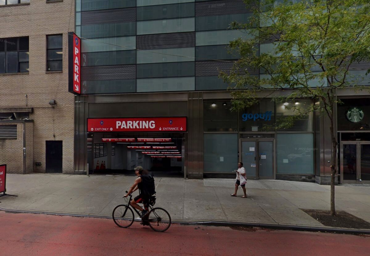 Midtown parking garage argument ends with man's fatal stabbing: cops 3 Deadly stabbing at Midtown parking garage