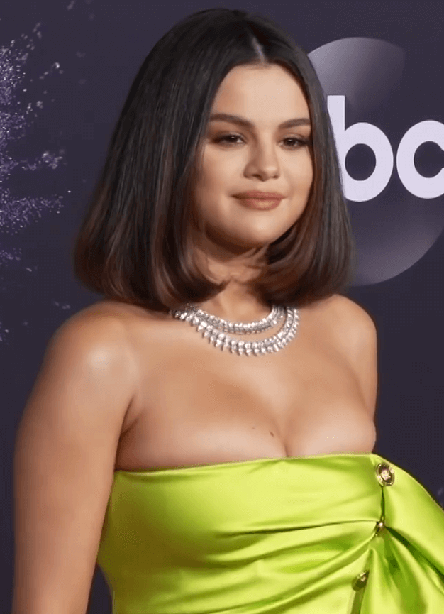 Big Apple Buzz | Emily Ratajkowski trades runway for academia, Justin and Hailey Bieber spotted in NYC and more 4