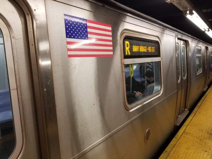 R train at Jay Street-Metrotech