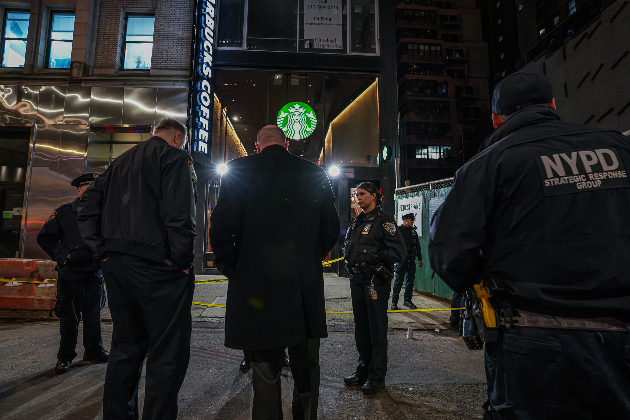 Mugger fires shot during attempted Midtown robbery near Rockefeller Center: cops 4