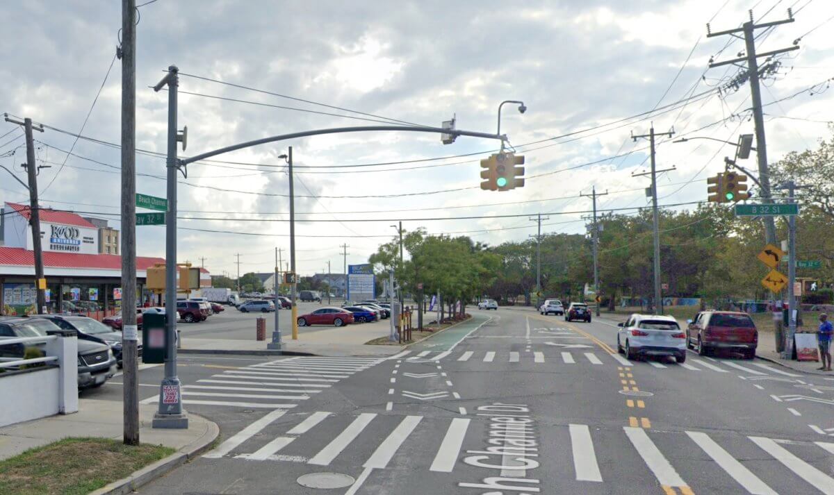 Queens NYPD cruiser crash leaves woman dead, four police officers injured 3 Queens crash location, Beach Channel Drive and Bay 32nd Street