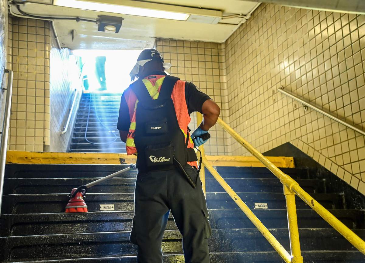 MTA has revamped 11 stations this year, plans to upgrade another 30 by year end 4 Maintenance personnel at Norwood-205 St on the D line (Marc A. Hermann / MTA)