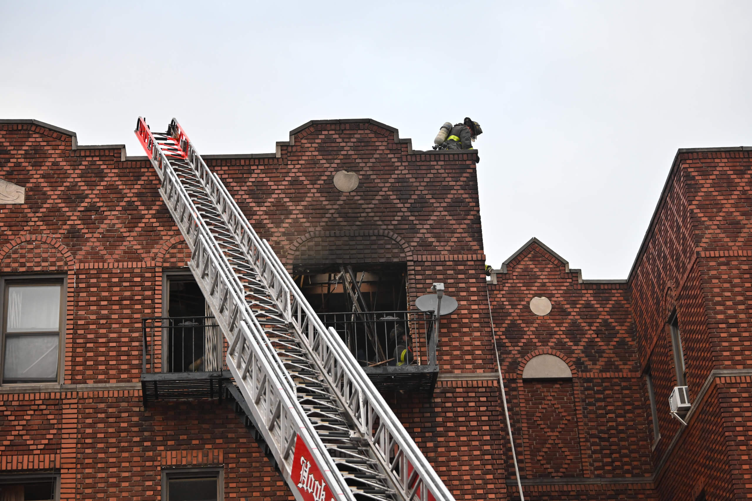 Two-alarm blaze rips through Brooklyn apartment building 5