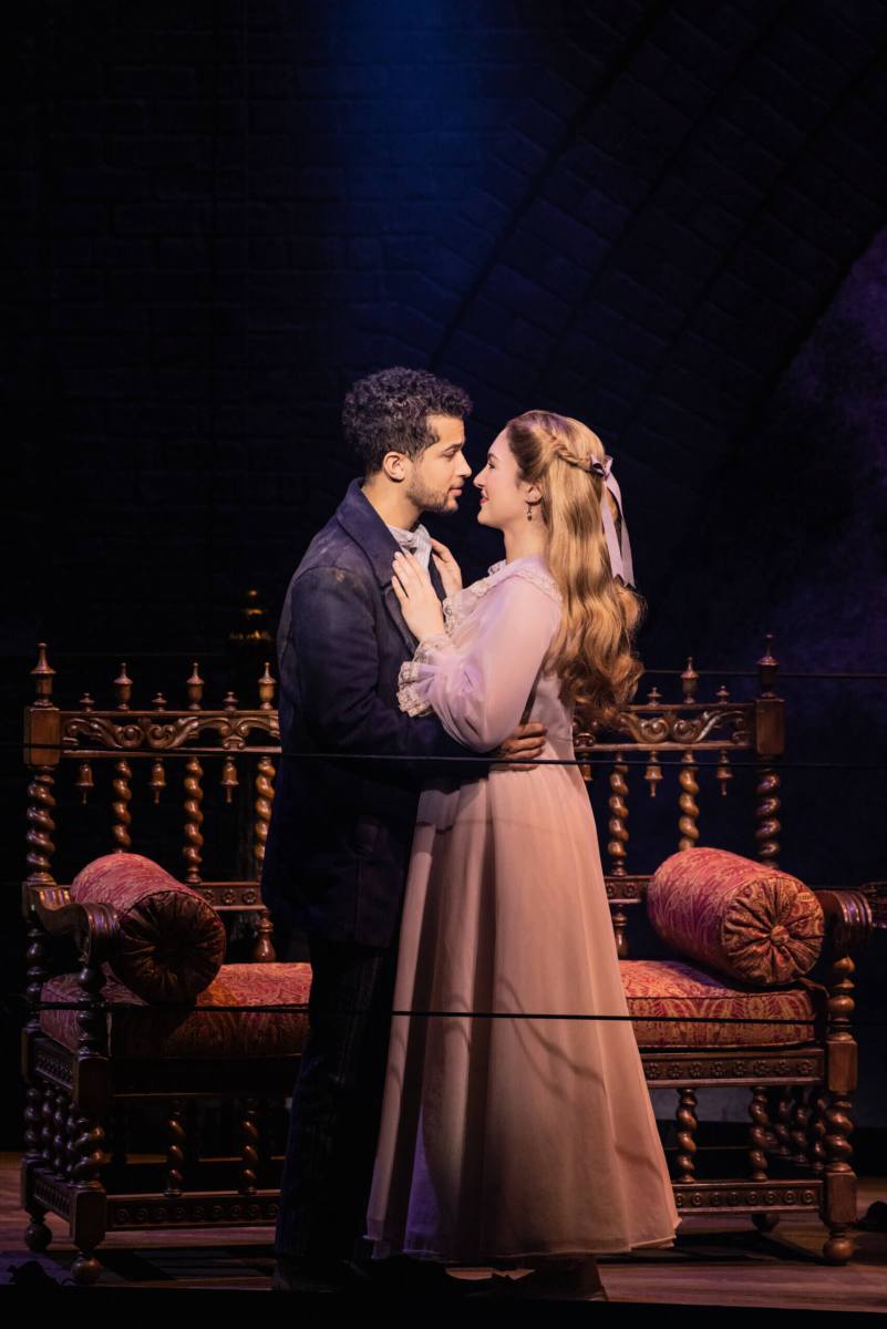 Jordan Fisher and Maria Bilbao in the 2023 Broadway production of SWEENEY TODD.