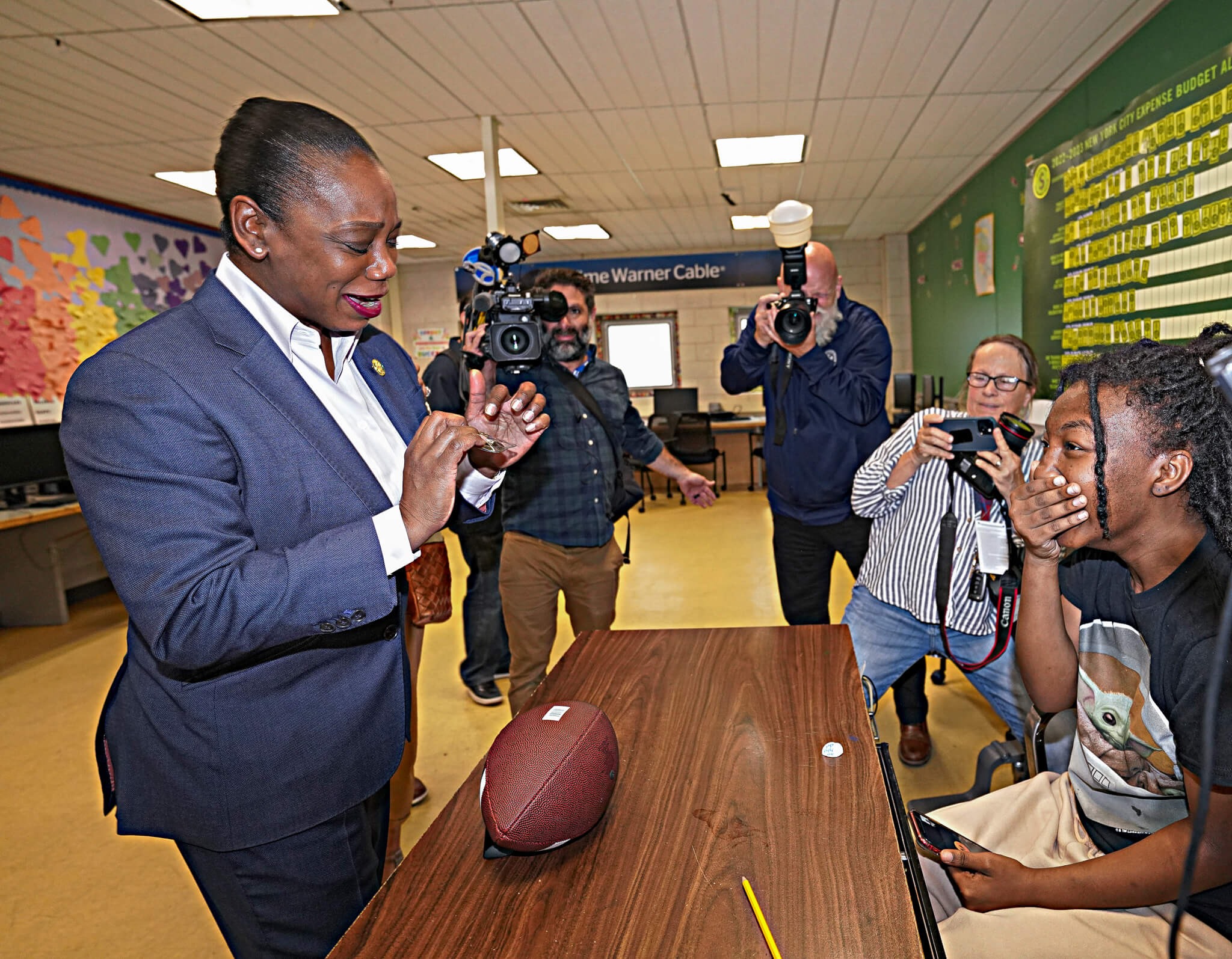 NYPD Commissioner visits crime-heavy area of Staten Island, pledging more police resources 8 Fifteen-year-old Tia Mapp was left stunned after meeting Sewell