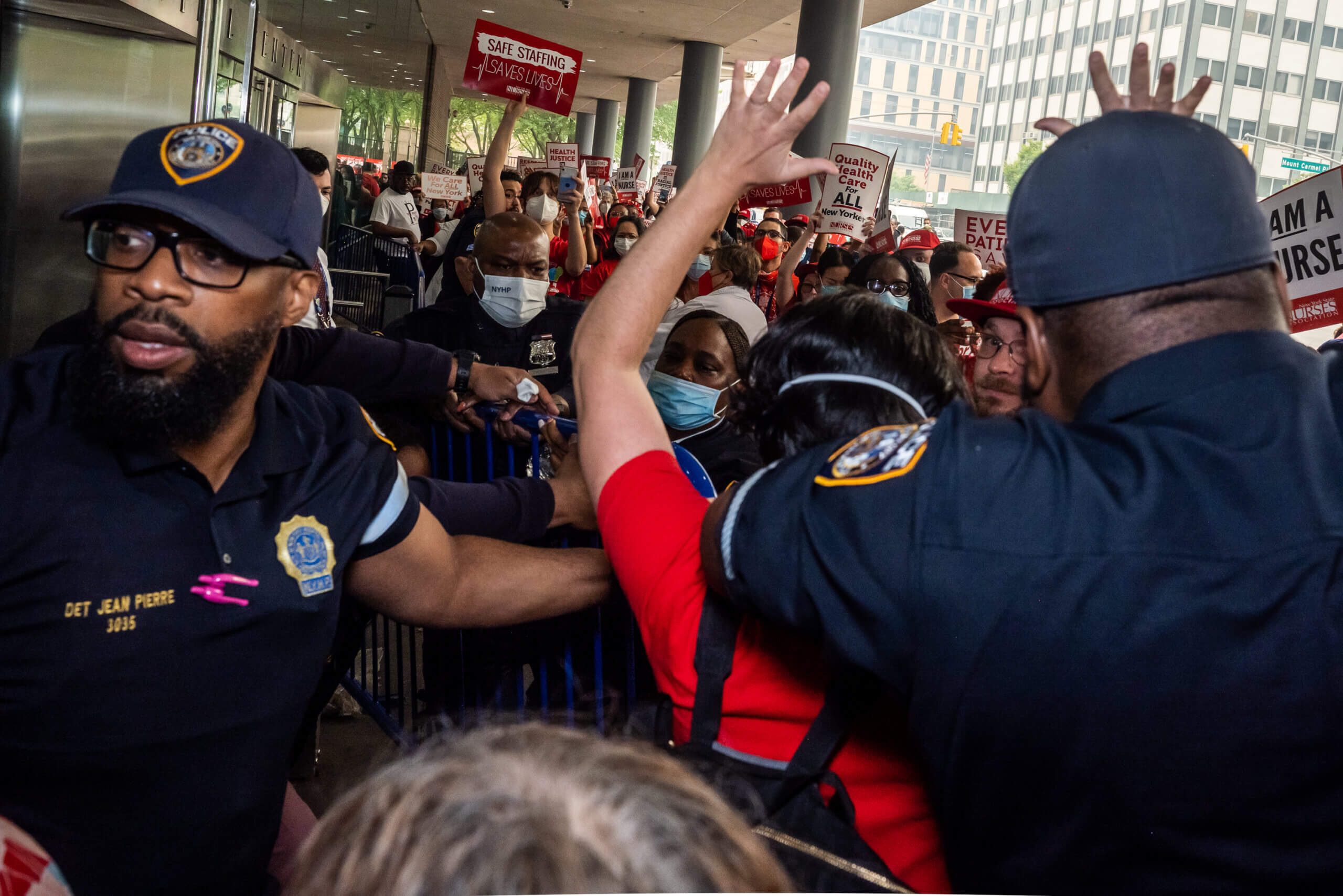 New York Hospital Police try to prevent public hospital nurses from entering Bellevue Hospital after their rally