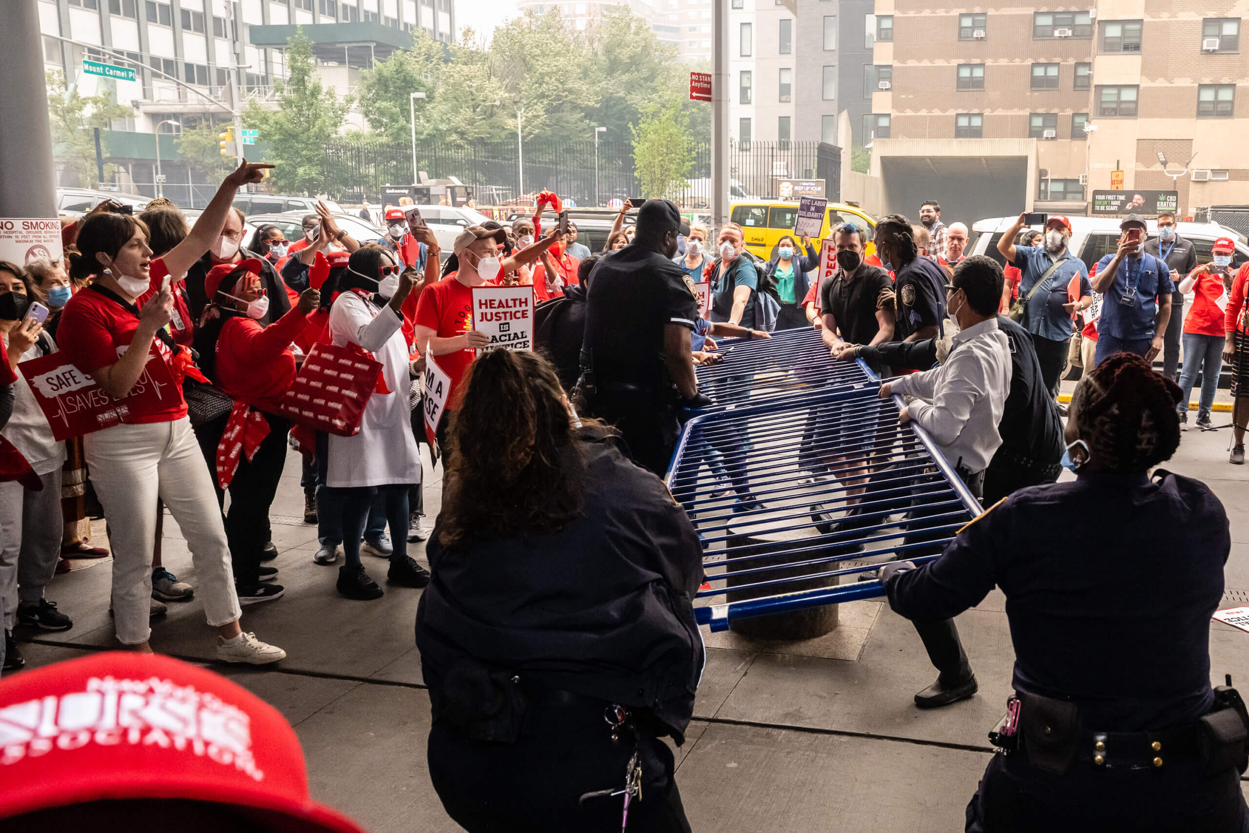 New York Hospital Police try to prevent public hospital nurses from entering Bellevue Hospital after their rally