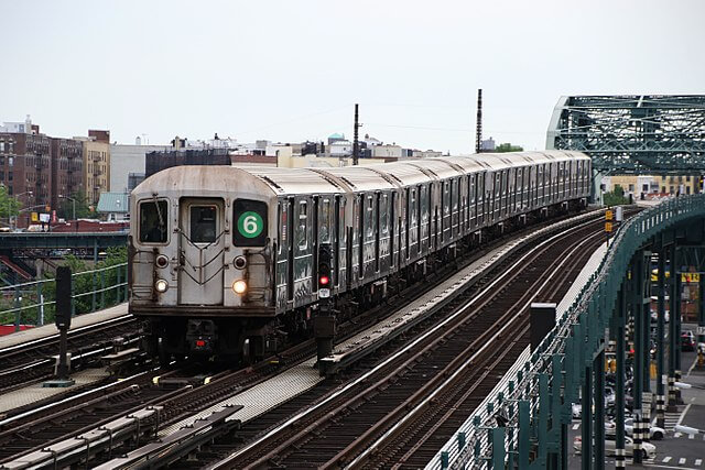 train at Elder Avenue