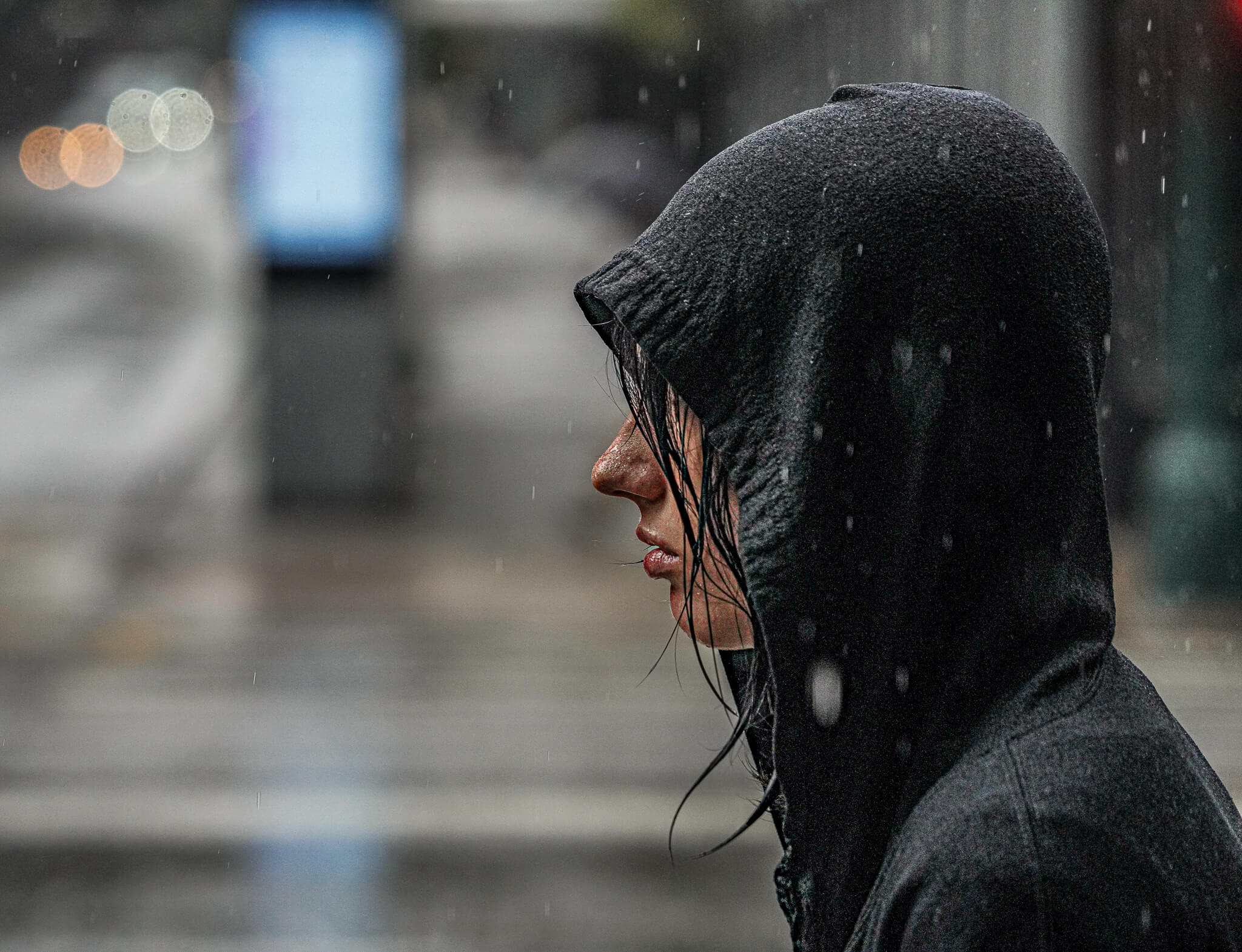 Governor warns New Yorkers to stay off the roads as torrential rain pounds Big Apple 8 New Yorkers braved heavy rain