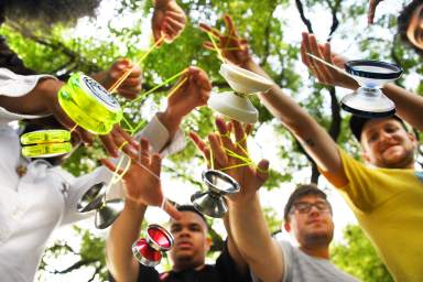 People playing yo-yos in Washington Square Park