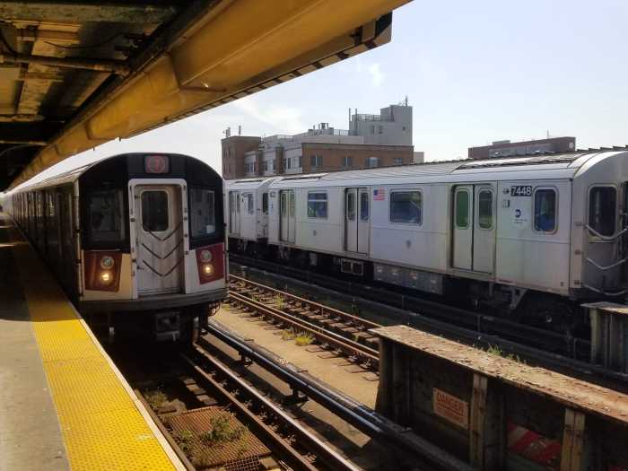 7 trains arrive at 40th Street station.