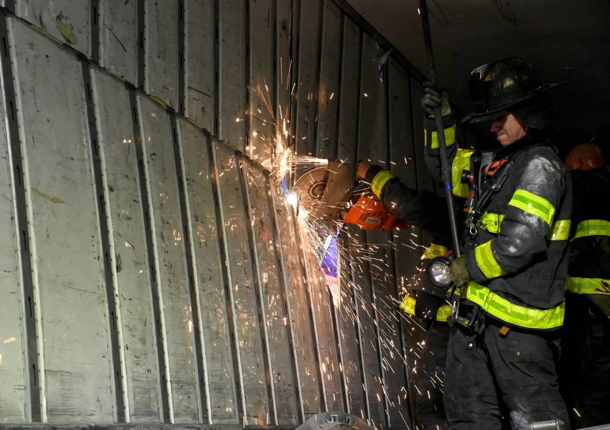 Truck stuck! Driver ticketed after wedging tractor trailer in Hugh Carey Tunnel, causing traffic nightmare 7 Marc A. Hermann / MTA