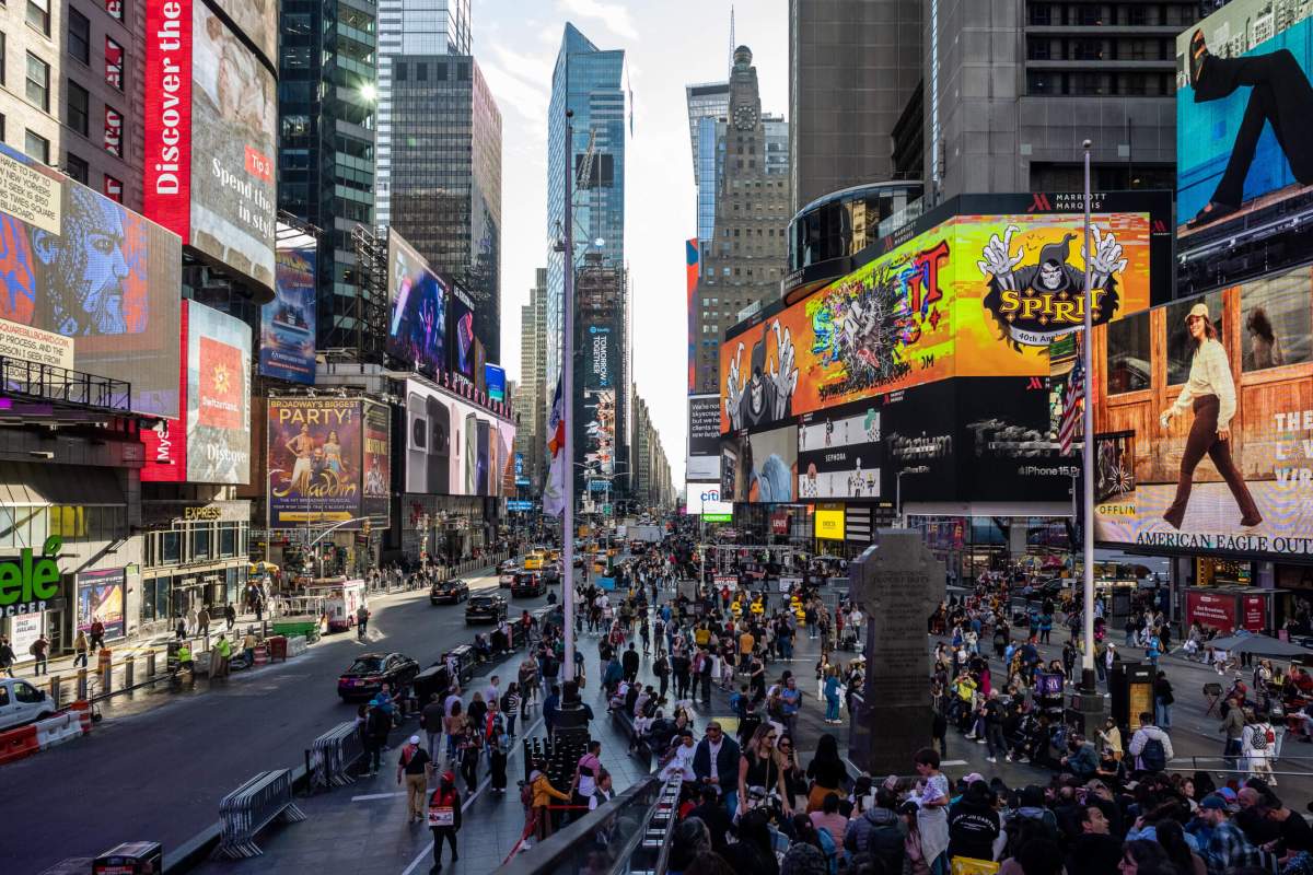 Bright highlights: Broadway seeing more foot traffic, bigger audiences thus far in congestion pricing era 3