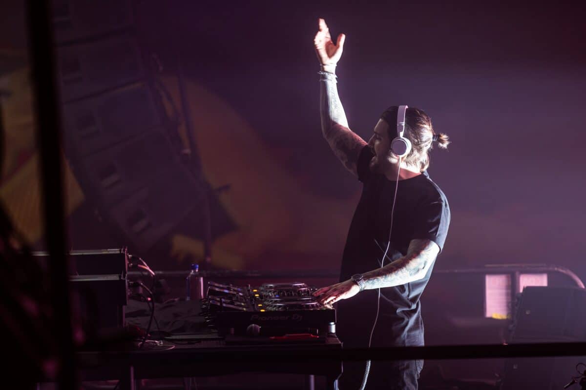 The Lunar Eclipse Experience at Brooklyn Hangar: A 3-Week EDM experience 5