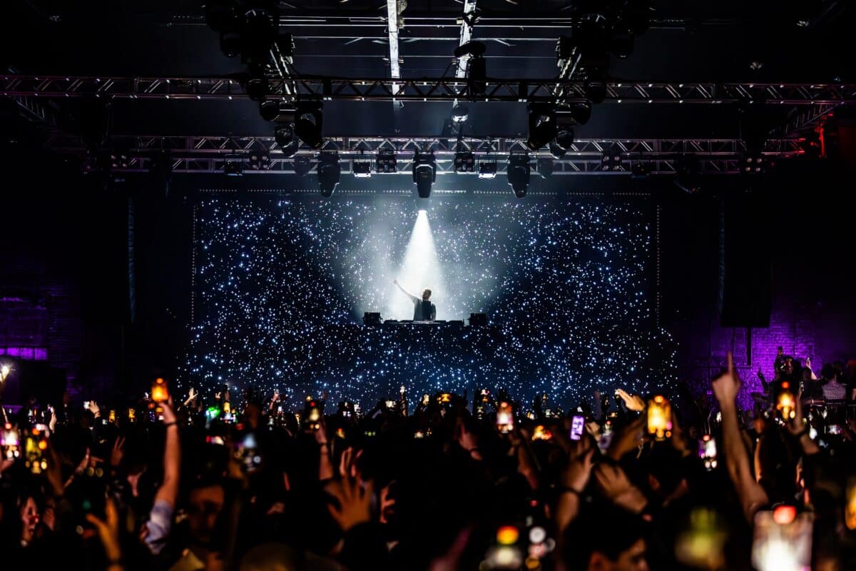 The Lunar Eclipse Experience at Brooklyn Hangar: A 3-Week EDM experience 6