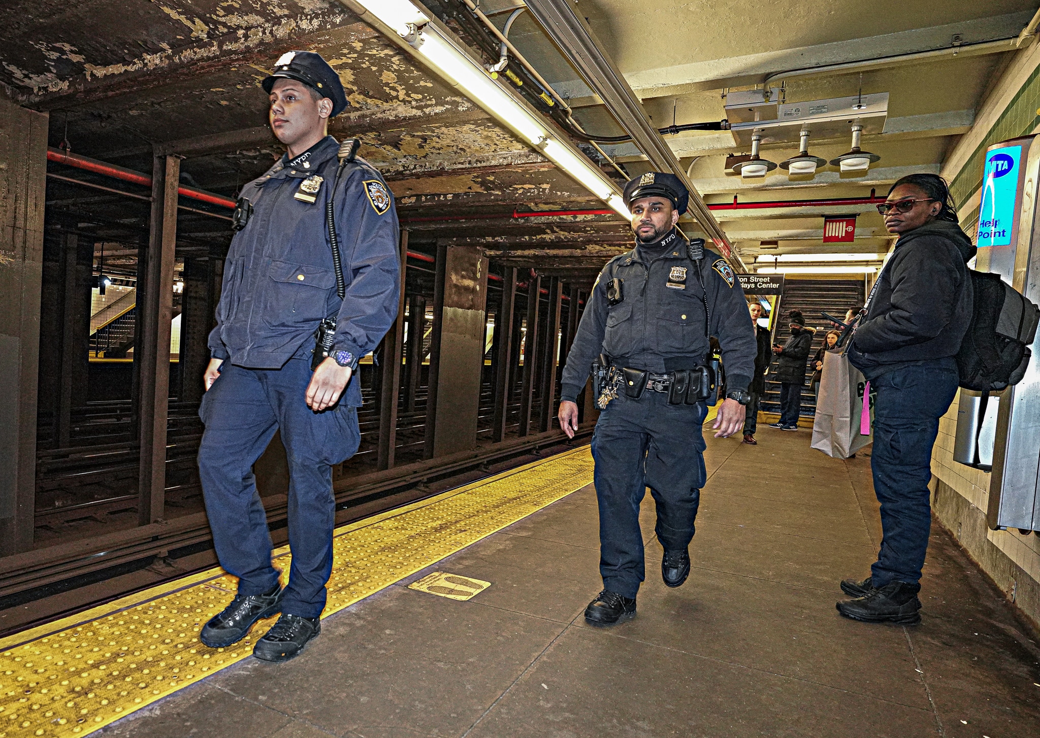 How to save a life: Hero cops in Brooklyn recount moment they saved straphanger from oncoming train 9