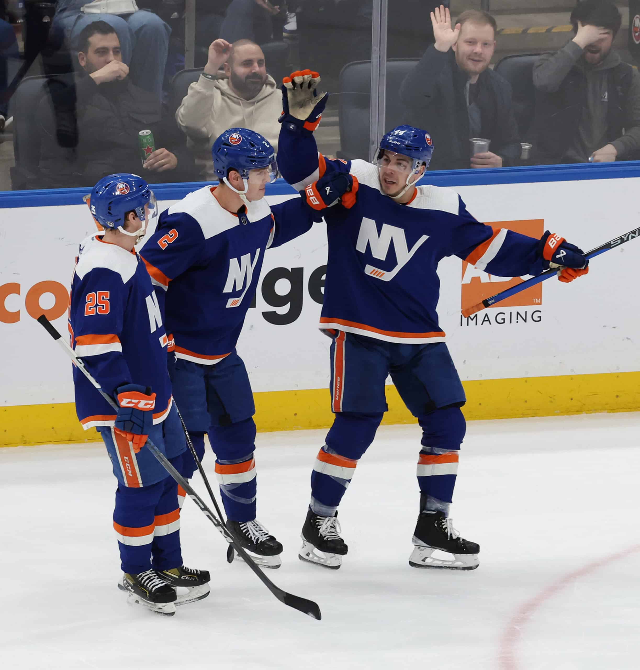 Bo Horvat shakes off tough start, scores game-winner in Islanders' 4-2 win over Blues for 4th straight win 3 Islanders Blues