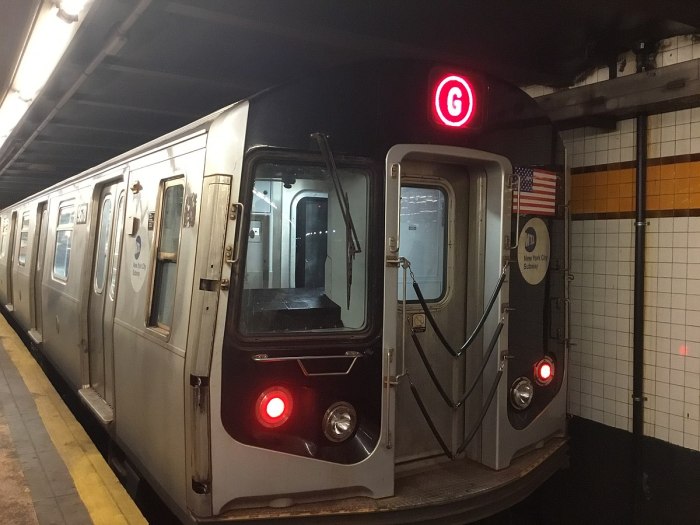 G train running in Brooklyn