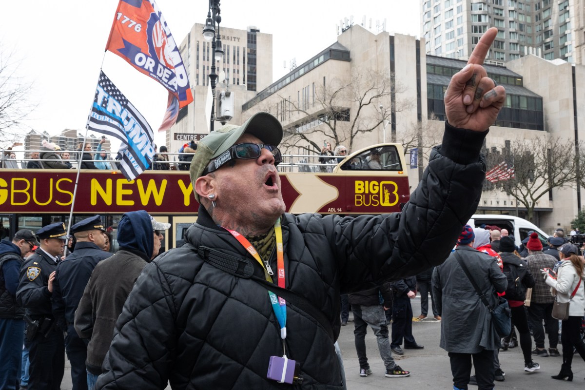 Staten Island man flings pizza at City Hall to make point about environmental rules 7 A Scott LoBaido supporter expresses his outrage after LoBaido was arrested for littering