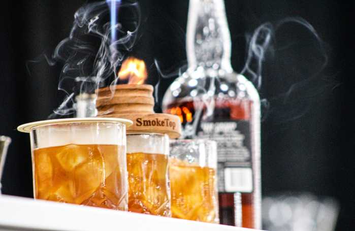 Food show bar smoked cocktail