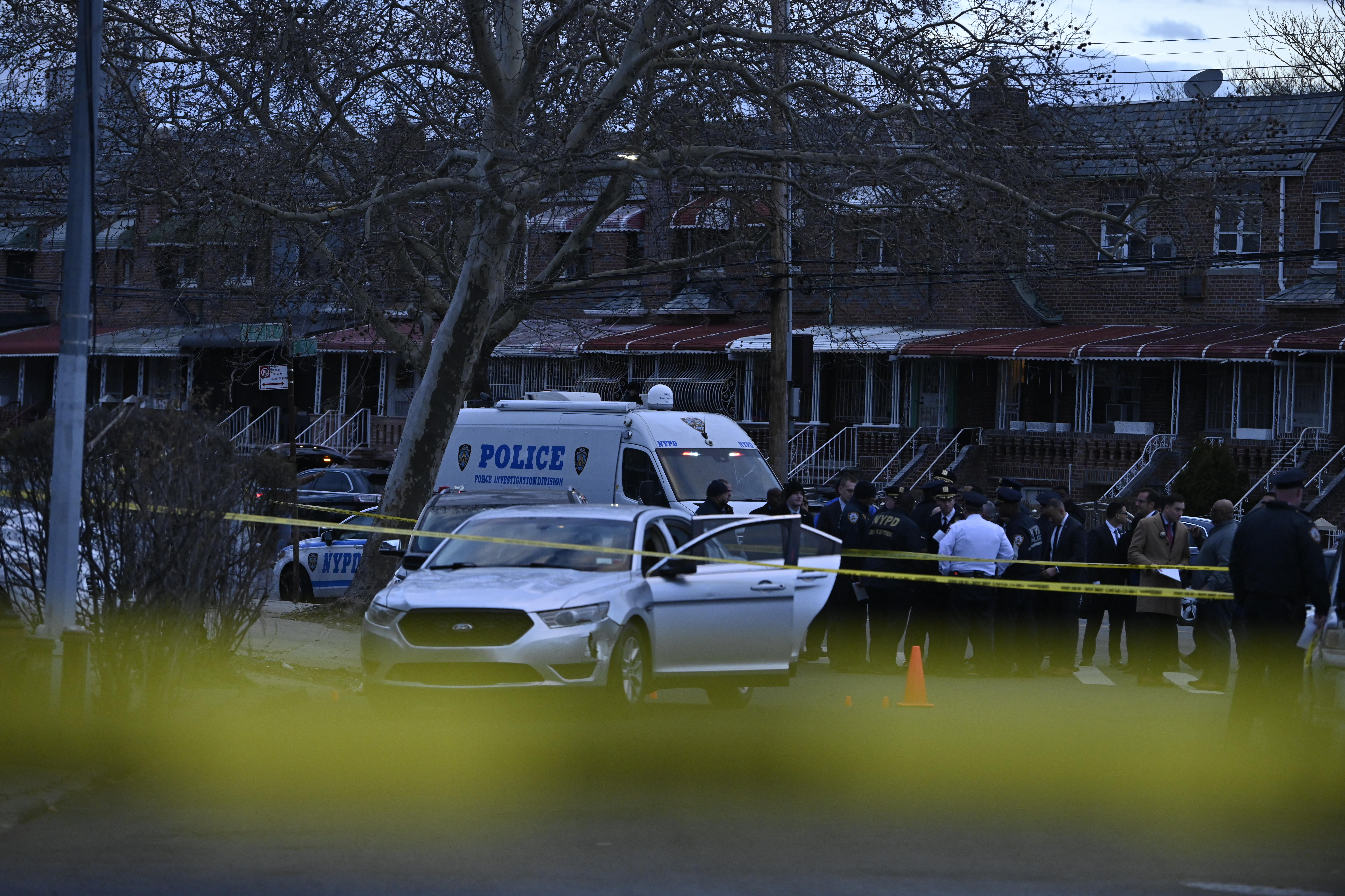Gunman killed in Brooklyn police involved shooting was chasing individuals after being robbed: NYPD 3