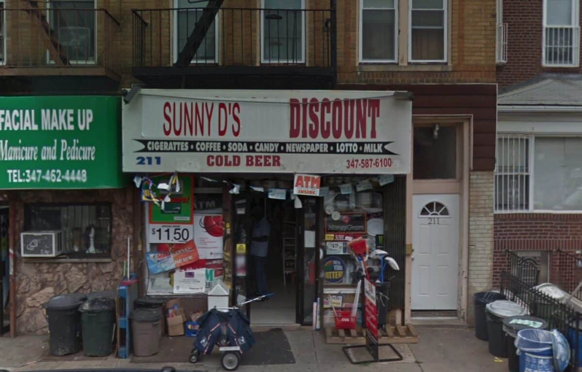 Brooklyn bodega stabbing suspects sought for attacking 24-year-old man 3 Site of Brooklyn bodega stabbing