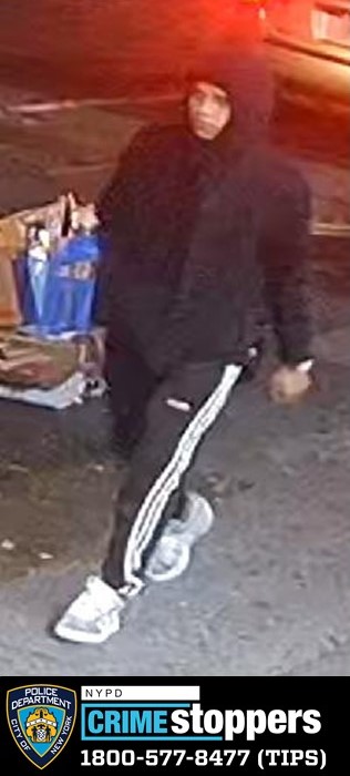 Suspect sought in deadly Bronx shooting outside McDonald's restaurant 3 suspect in Bronx shooting wearing all black