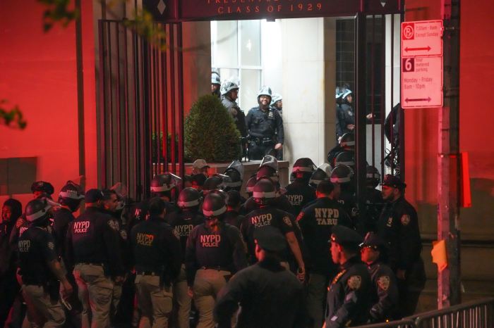 NYPD officers in riot gear enter Columbia University