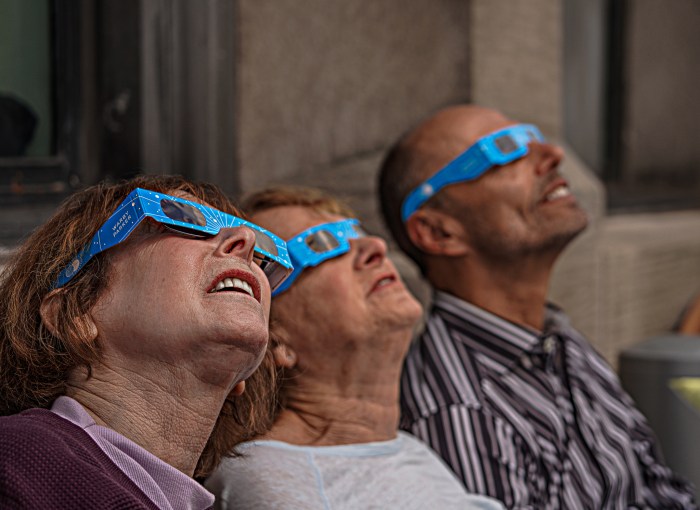 Seeing clearly: NYC hospitals report no increase in eye problems related to eclipse 5 People gather in Roberto Clemente State Park