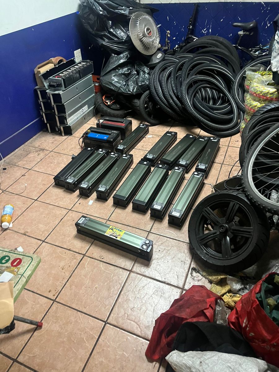 FDNY marshals makes first ever lithium-ion battery violation arrest at Brooklyn storefront