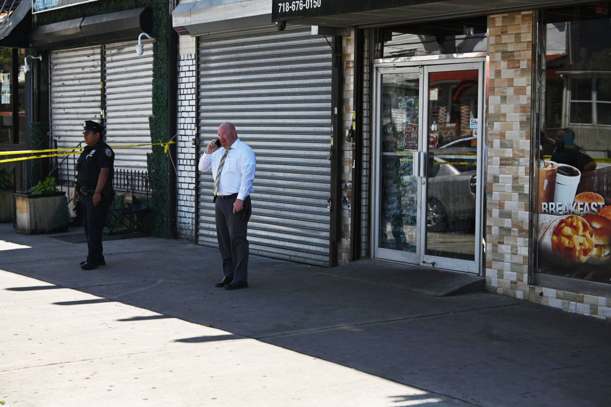 Suspects in Brooklyn bodega shooting still on lam after wounding two men 4