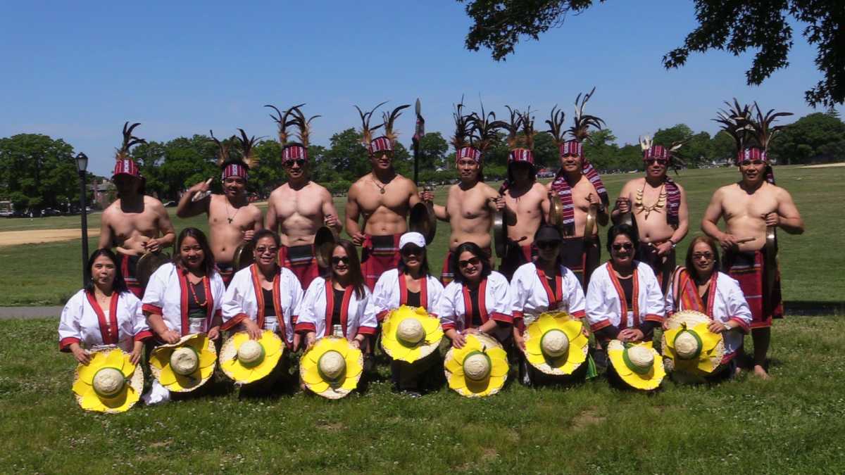 Dancers performing the Pinanyuan dance(1)