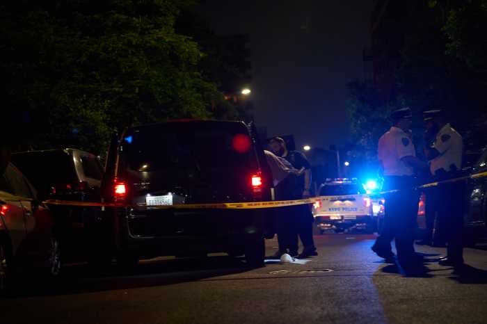 Police investigate deadly stabbing scene