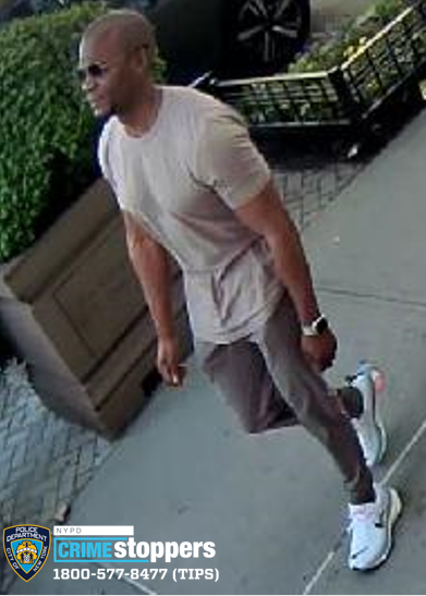 police photo of many wearing T-shirt and green pants wanted for assault on uptown A train