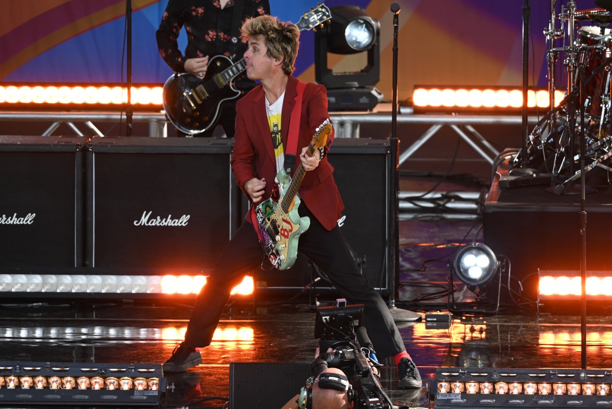 Green Day rocks GMA’s summer stage as they kickoff Saviors tour 13 Billie Joe Armstrong performing on stage.