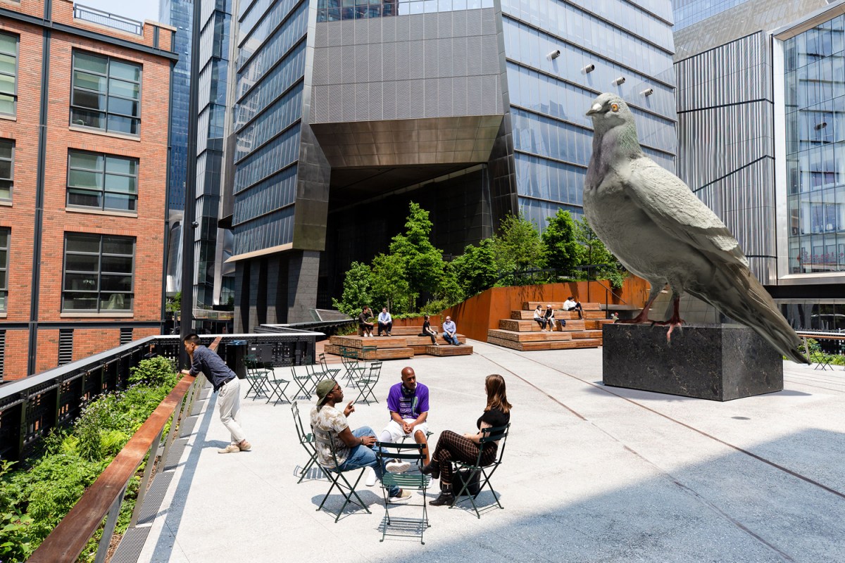 "Dinosaur," a 21-foot-pigeon, will overlook the High Line.