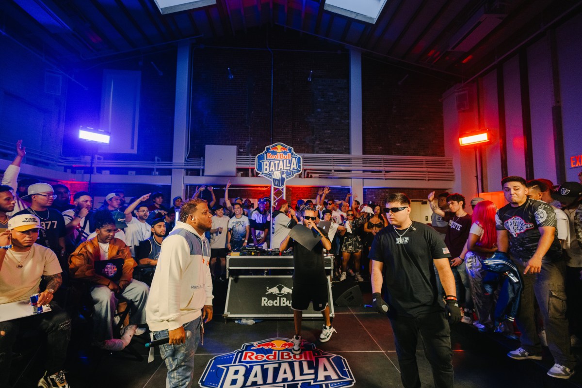 Red Bull Batalla brings one-on-one rap battles to the stage in one-of-a-kind event 8 Rappers took the stage to compete in the Red Bull Batalla